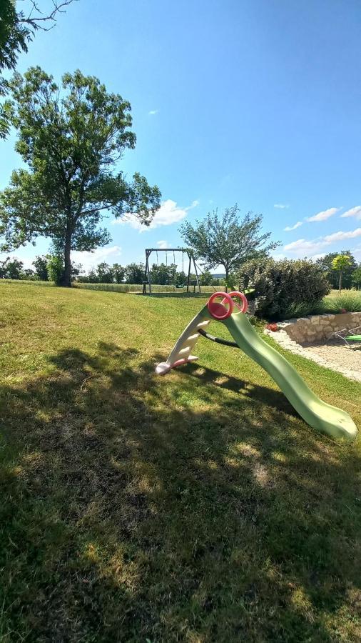 Le calme à la campagne Besson Exterior foto