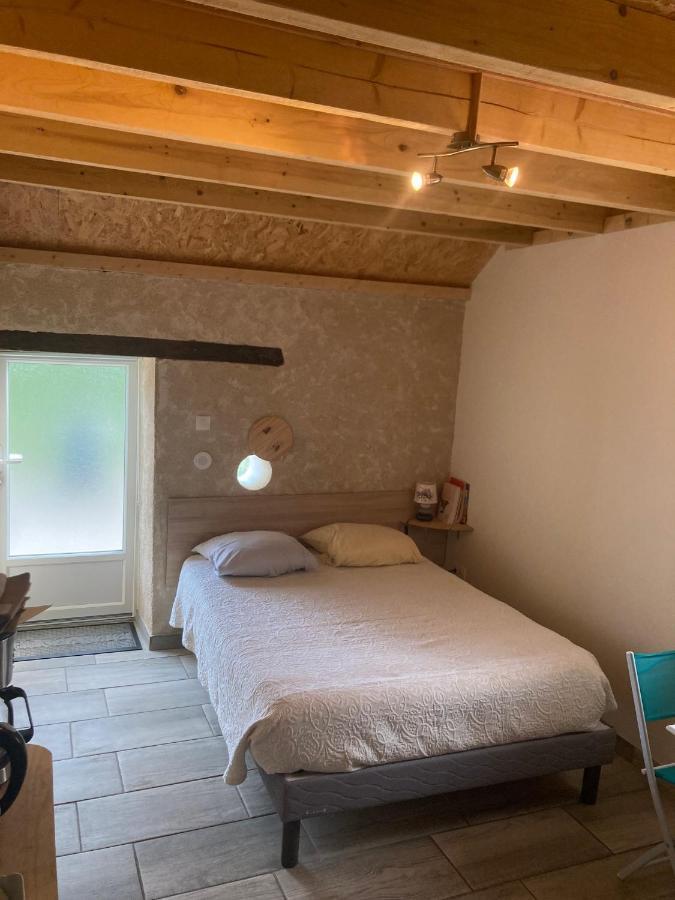 Le calme à la campagne Besson Exterior foto
