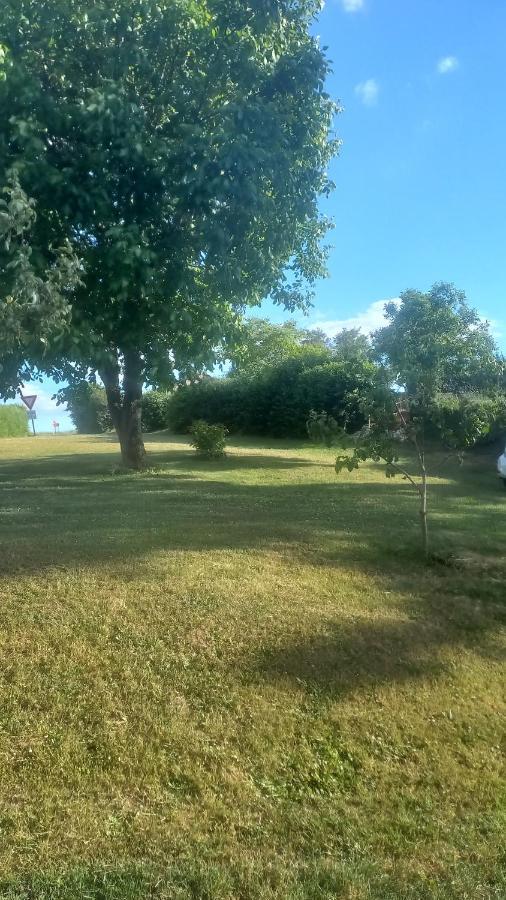 Le calme à la campagne Besson Exterior foto