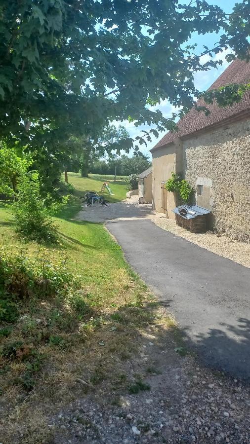 Le calme à la campagne Besson Exterior foto