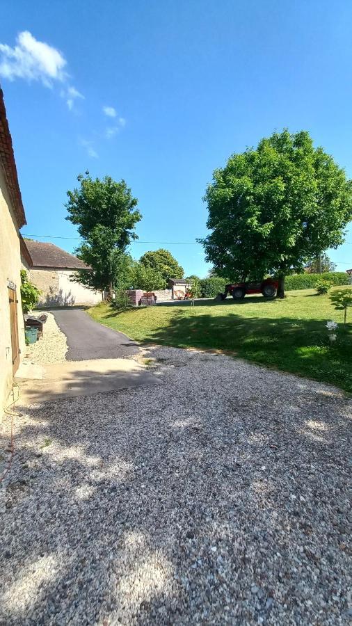 Le calme à la campagne Besson Exterior foto